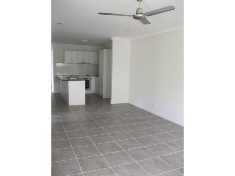 1/11 Belle  Ct, Redbank QLD 4301