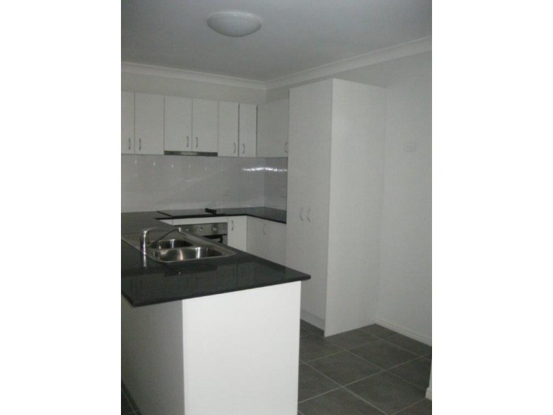 1/11 Belle  Ct, Redbank QLD 4301
