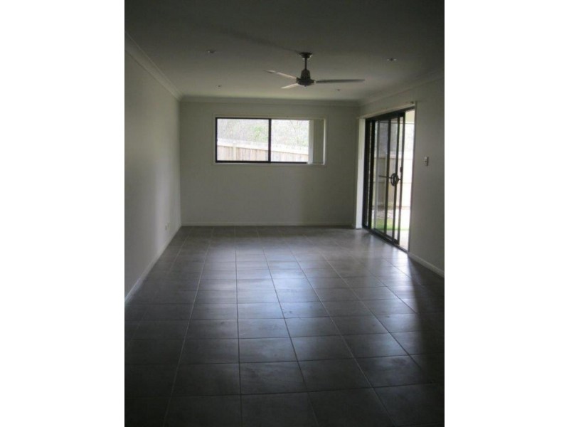 1/11 Belle  Ct, Redbank QLD 4301