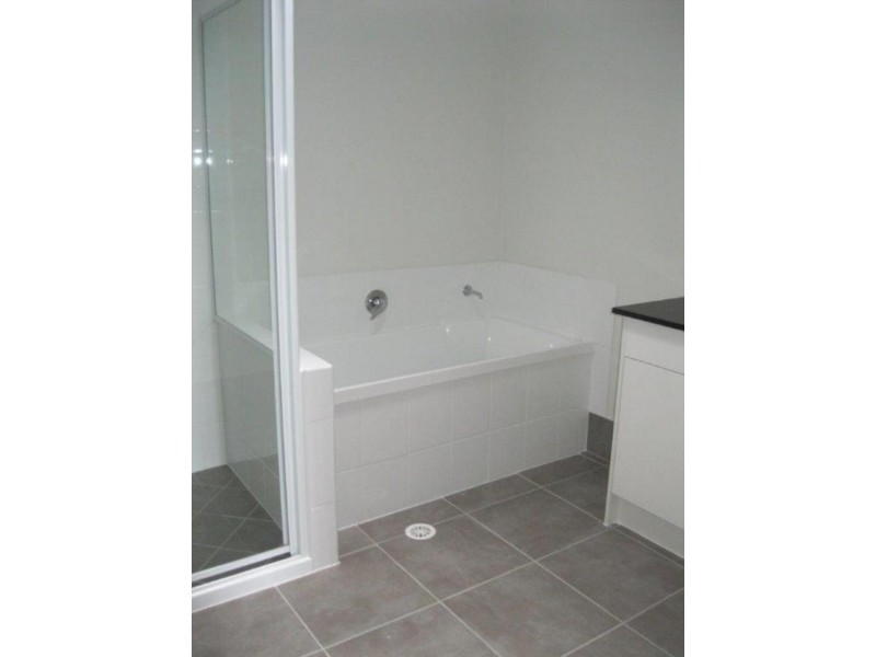 1/11 Belle  Ct, Redbank QLD 4301