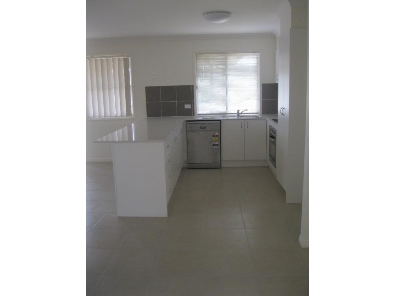 25 Friendship  Pl, Brassall QLD 4305