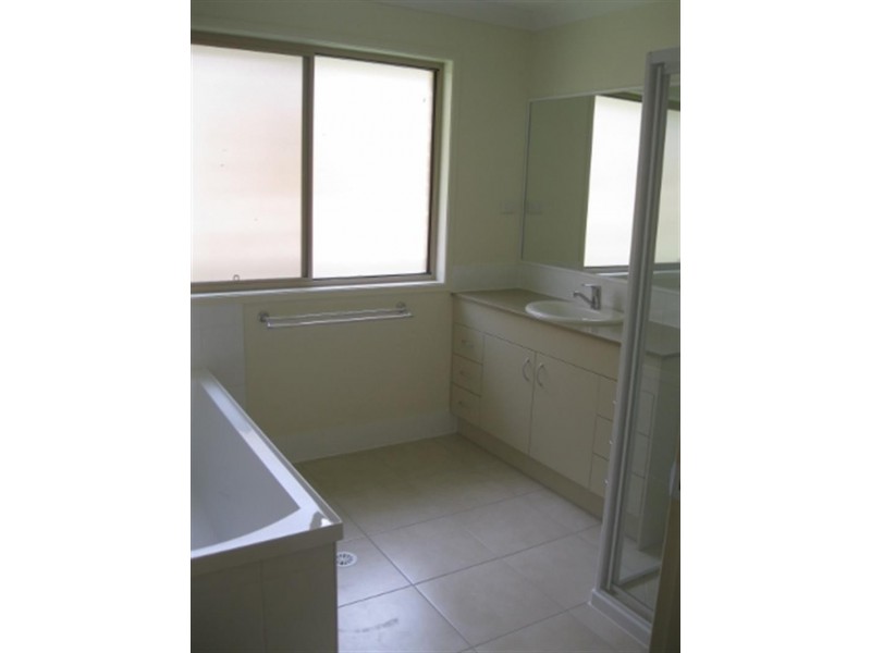 60 Atlantic Dr, Brassall QLD 4305