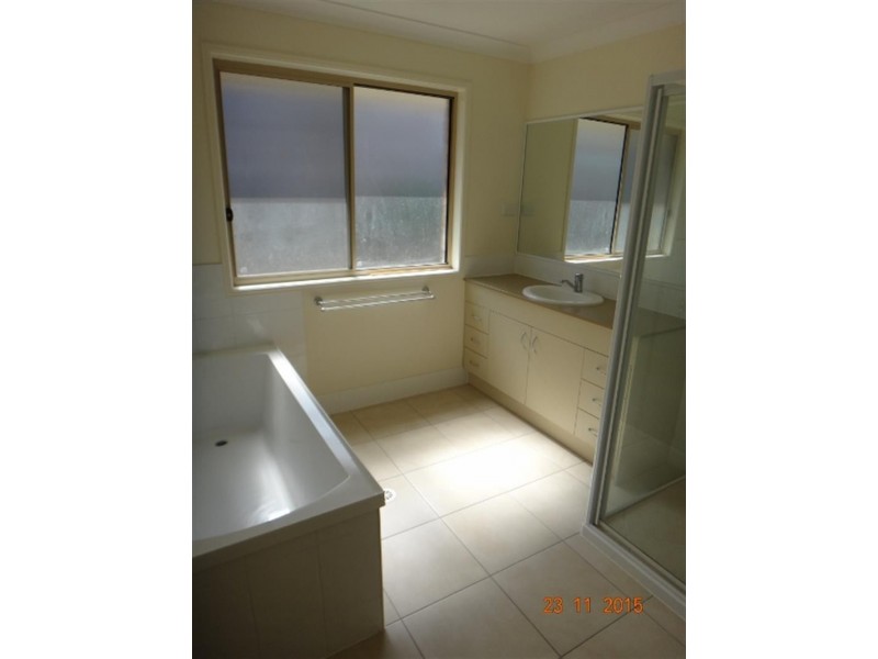 60 Atlantic Dr, Brassall QLD 4305