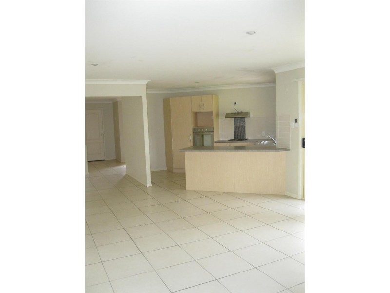 8 Stitz Ct, Brassall QLD 4305