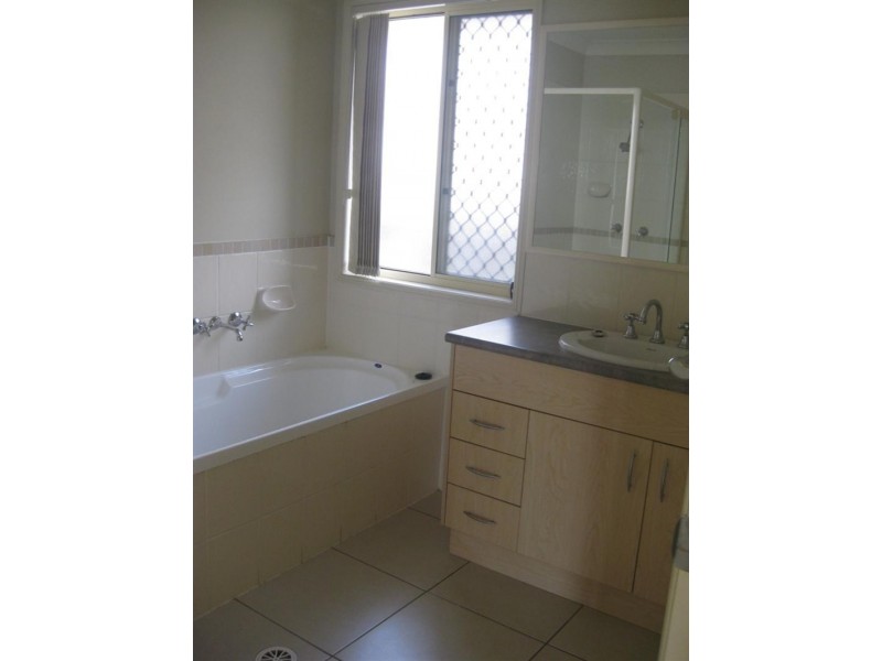 8 Stitz Ct, Brassall QLD 4305