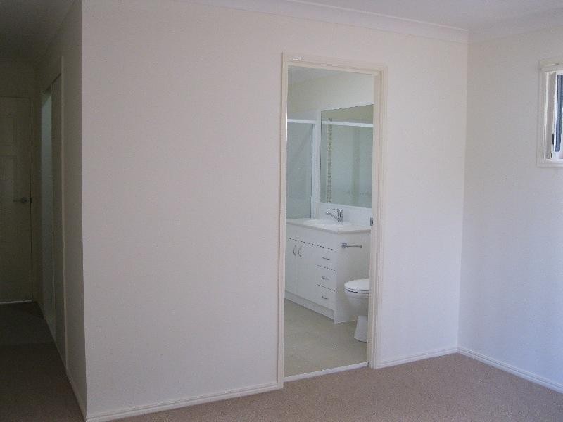 25 Barwell St, Brassall QLD 4305