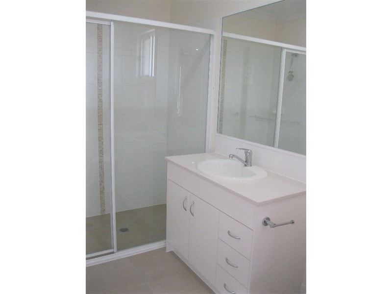 25 Barwell St, Brassall QLD 4305