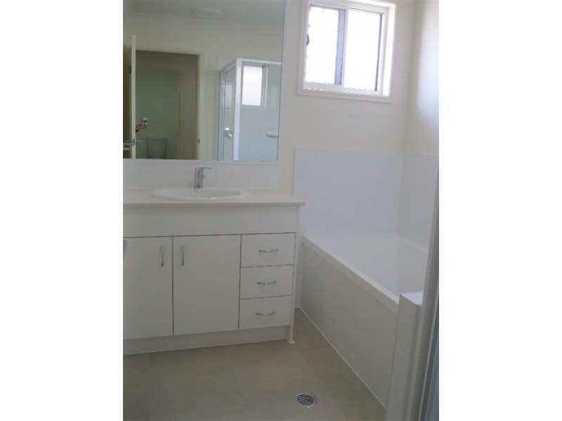 25 Barwell St, Brassall QLD 4305