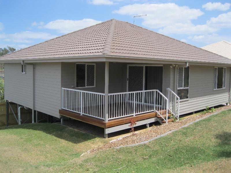 25 Barwell St, Brassall QLD 4305