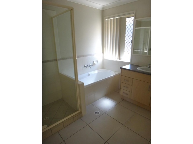 8 Stitz Ct, Brassall QLD 4305
