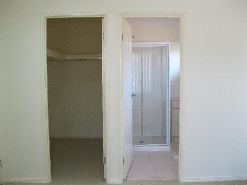 8 Borrowdale Ct, Brassall QLD 4305