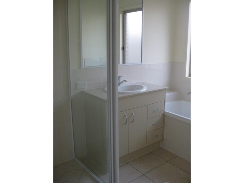 8 Borrowdale Ct, Brassall QLD 4305