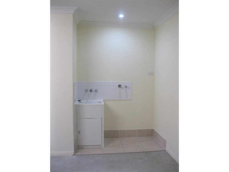 8 Borrowdale Ct, Brassall QLD 4305