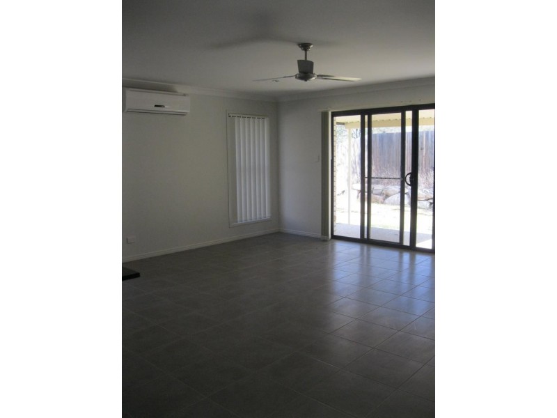 1/27  Belle Ct, Redbank QLD 4301