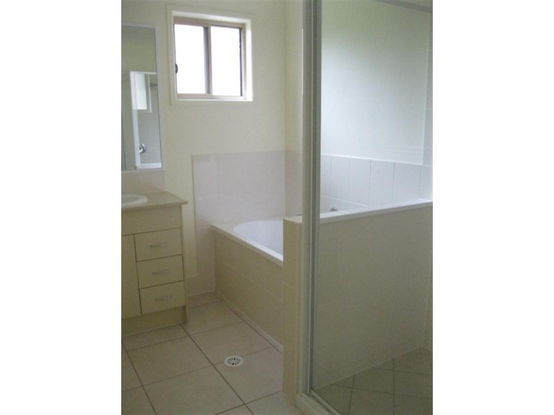 33 Atlantic Dr, Brassall QLD 4305