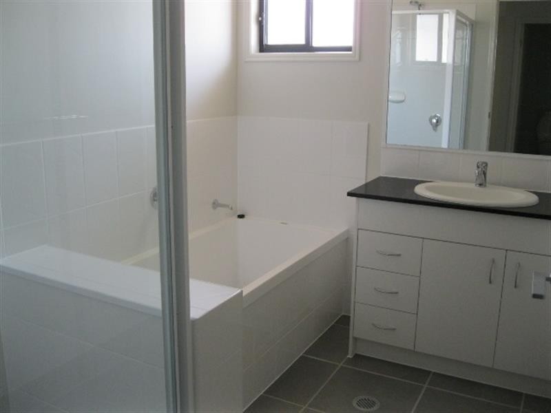 31 Barwell St, Brassall QLD 4305