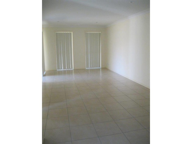 1/3 Belle  Ct, Redbank QLD 4301