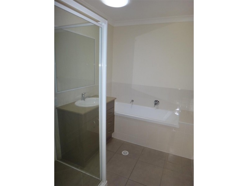 35 Barwell St, Brassall QLD 4305