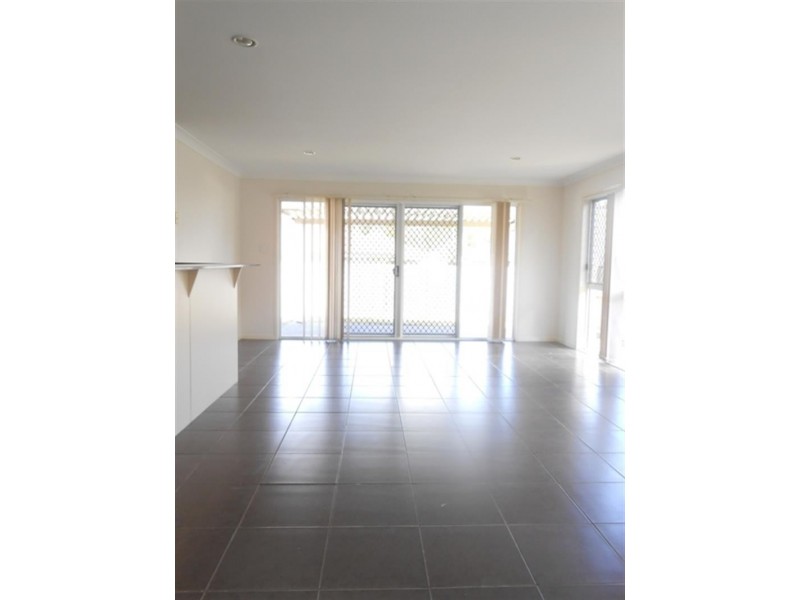 8 Jonic Dr, Goodna QLD 4300