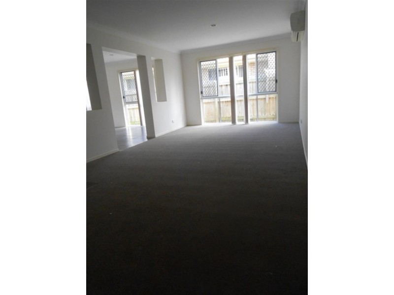 8 Jonic Dr, Goodna QLD 4300