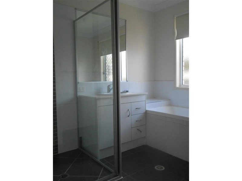 8 Jonic Dr, Goodna QLD 4300