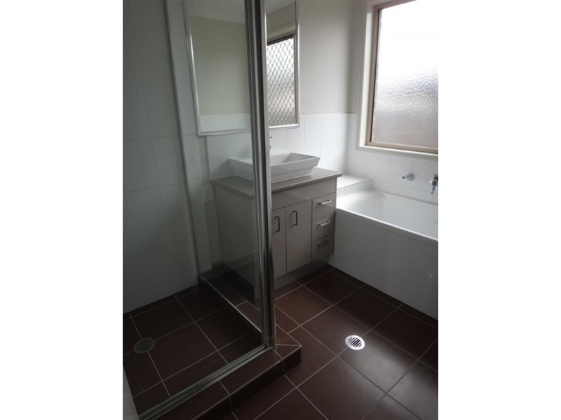 2 Nixon Dr, North Booval QLD 4304