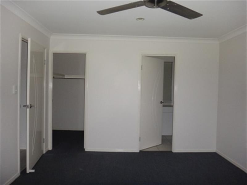 22 Dornoch Cres, Raceview QLD 4305