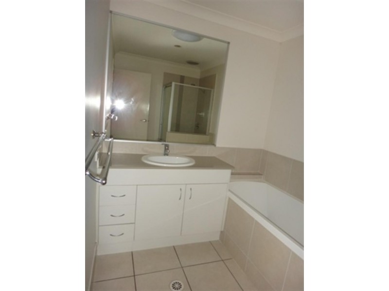 22 Dornoch Cres, Raceview QLD 4305