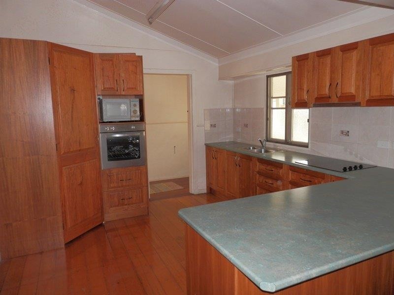 16 Railway  St, East Ipswich QLD 4305
