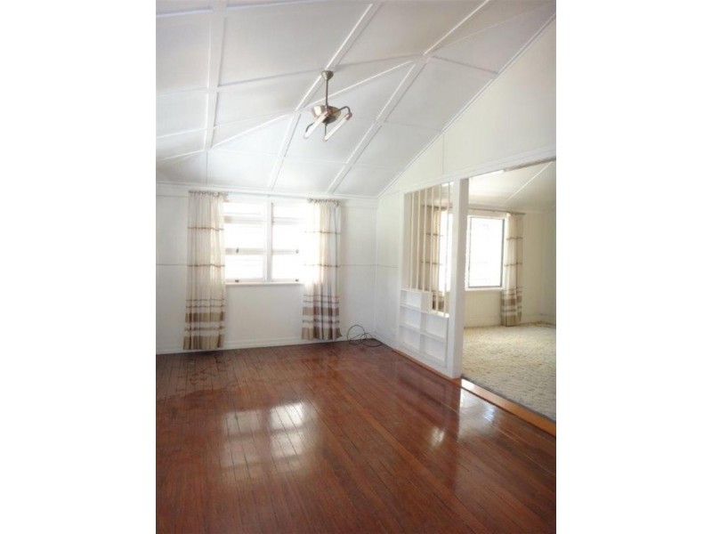 16 Railway  St, East Ipswich QLD 4305