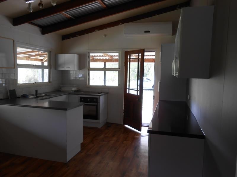 35 Wybalena  Rd, Pine Mountain QLD 4306