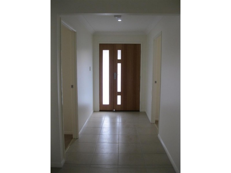 25 Friendship Pl, Brassall QLD 4305