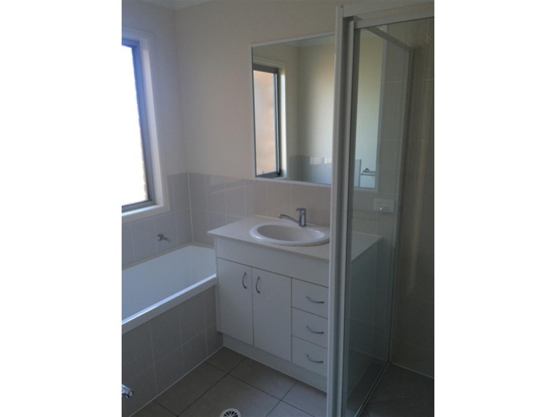 16 Borrowdale Ct, Brassall QLD 4305