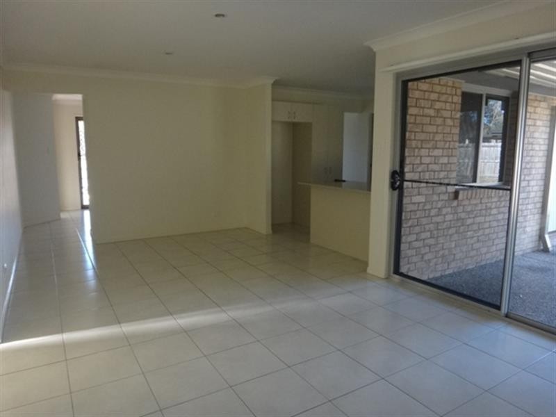 10 Atlantic Dr, Brassall QLD 4305