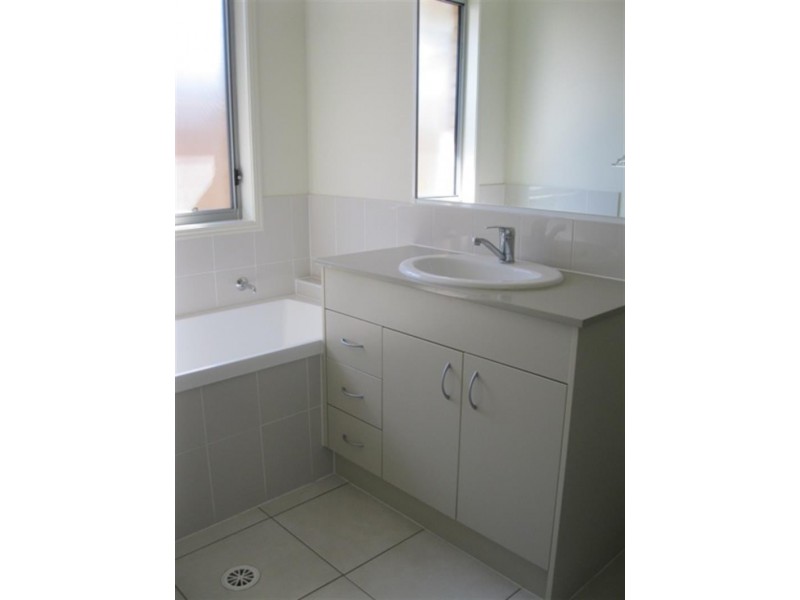 10 Atlantic Dr, Brassall QLD 4305