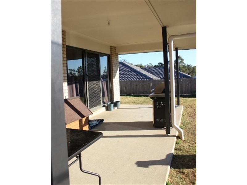 8 Boronia St, Deebing Heights QLD 4306