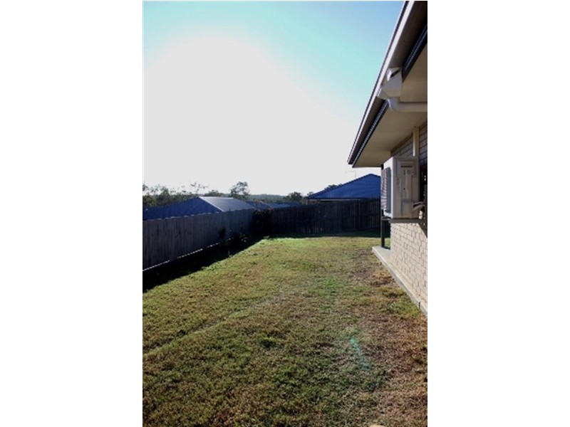 8 Boronia St, Deebing Heights QLD 4306