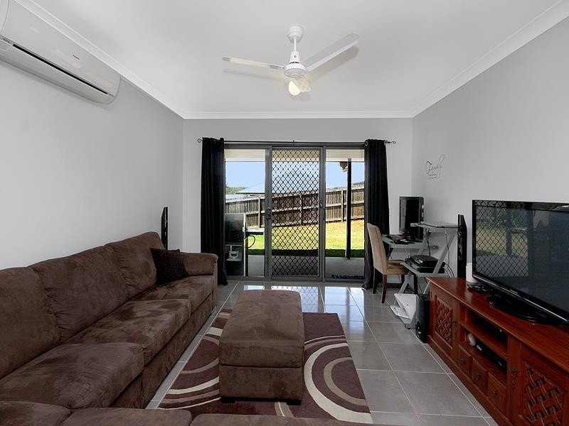 8 Boronia St, Deebing Heights QLD 4306