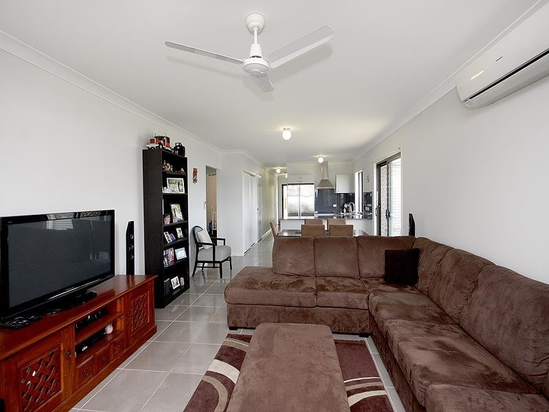 8 Boronia St, Deebing Heights QLD 4306