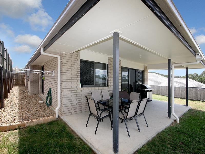 8 Boronia St, Deebing Heights QLD 4306