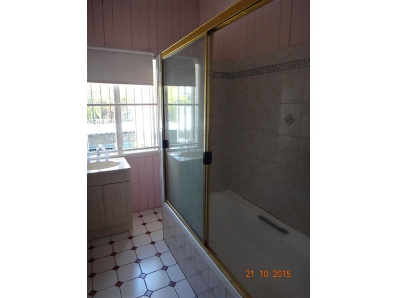 70 Pine Mountain  Rd, North Ipswich QLD 4305