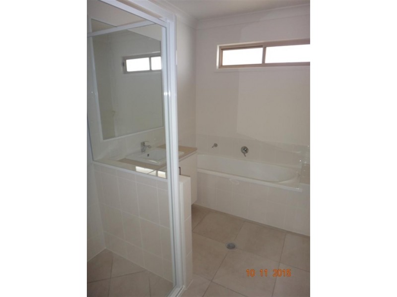5a Tunstall Pl, Brassall QLD 4305