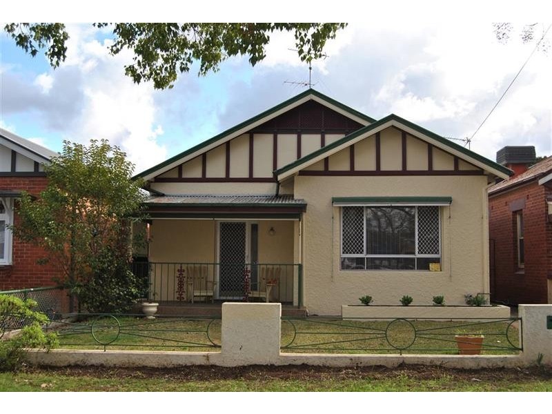 68 Peter St, Wagga Wagga NSW 2650