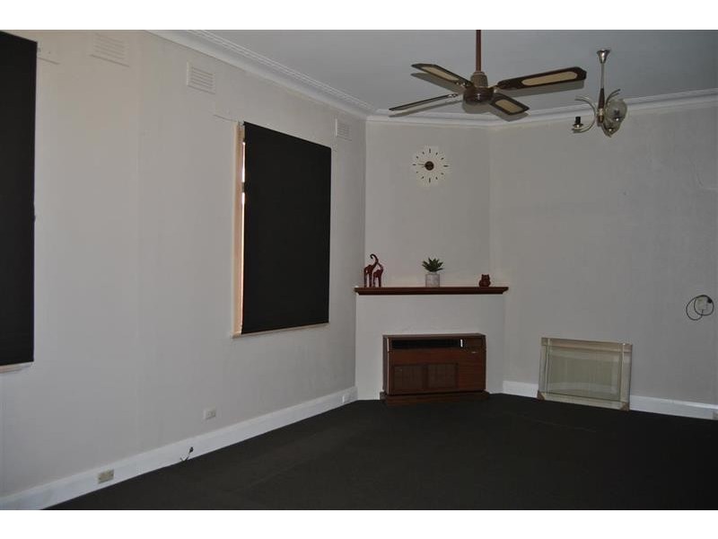 68 Peter St, Wagga Wagga NSW 2650