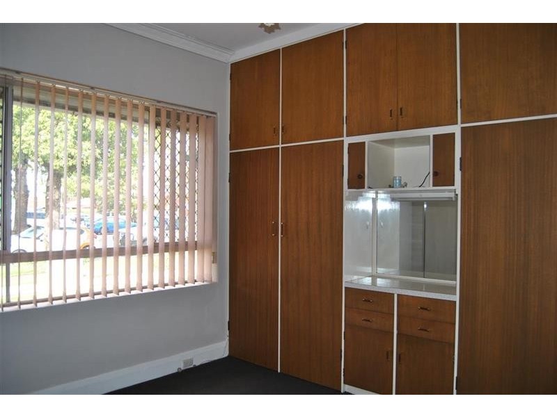 68 Peter St, Wagga Wagga NSW 2650