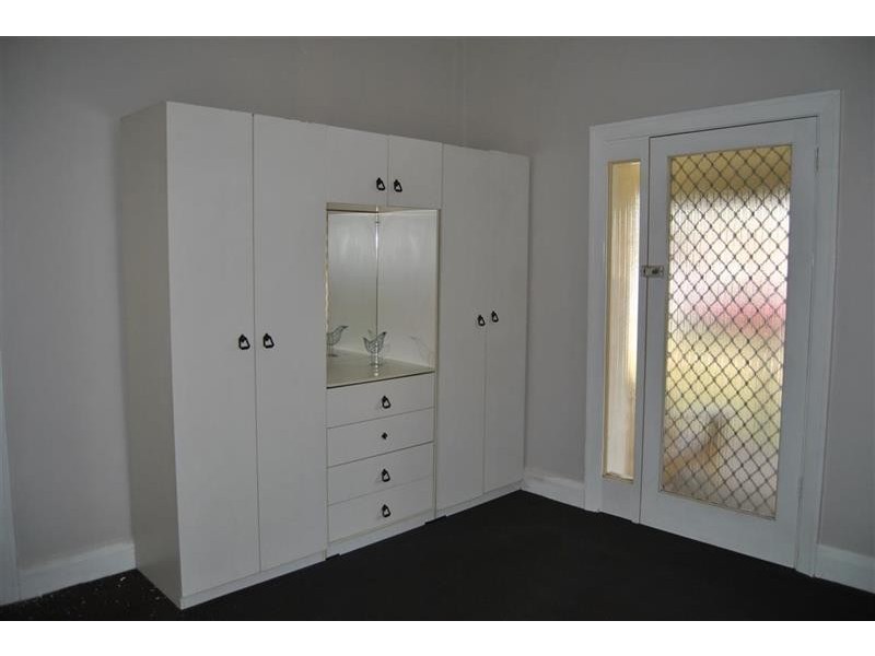 68 Peter St, Wagga Wagga NSW 2650