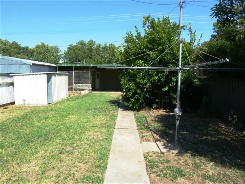 68 Peter St, Wagga Wagga NSW 2650