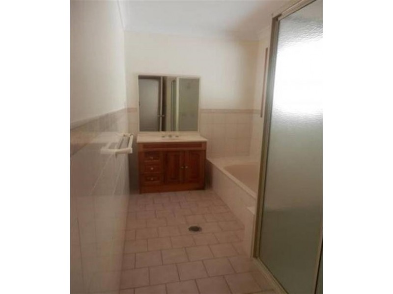 2/1 Randall St, Wagga Wagga NSW 2650