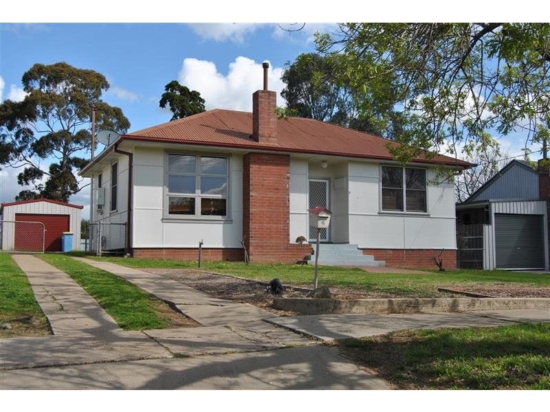 4 Fernleigh Rd, Wagga Wagga NSW 2650