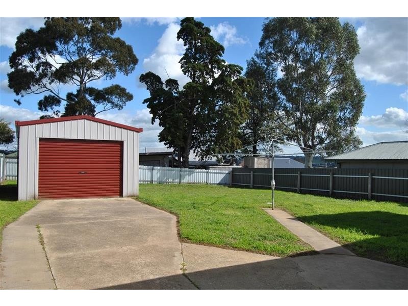 4 Fernleigh Rd, Wagga Wagga NSW 2650